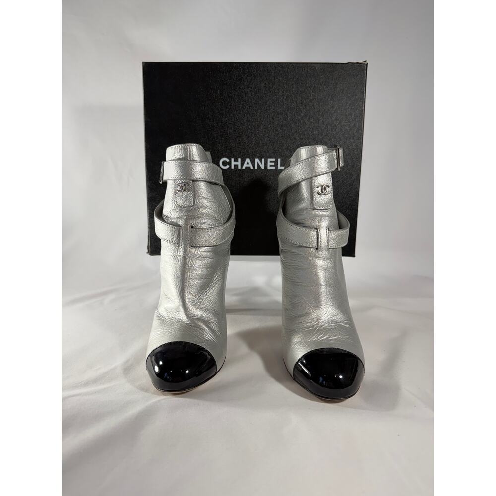 Chanel 19K Silver Crinkled Lambskin Cap-Toe Short Boots Size 41 with Box